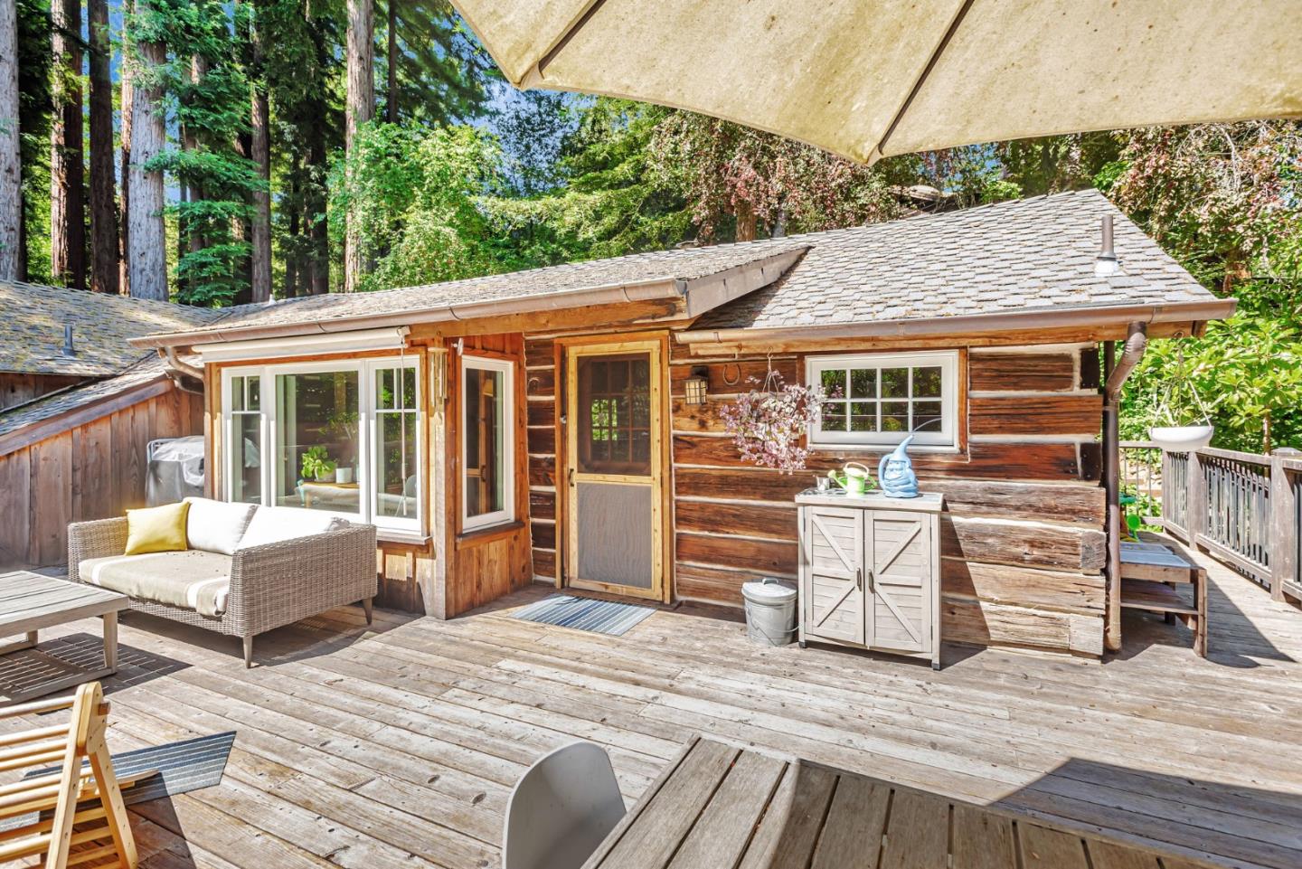 252 Blakewood Way