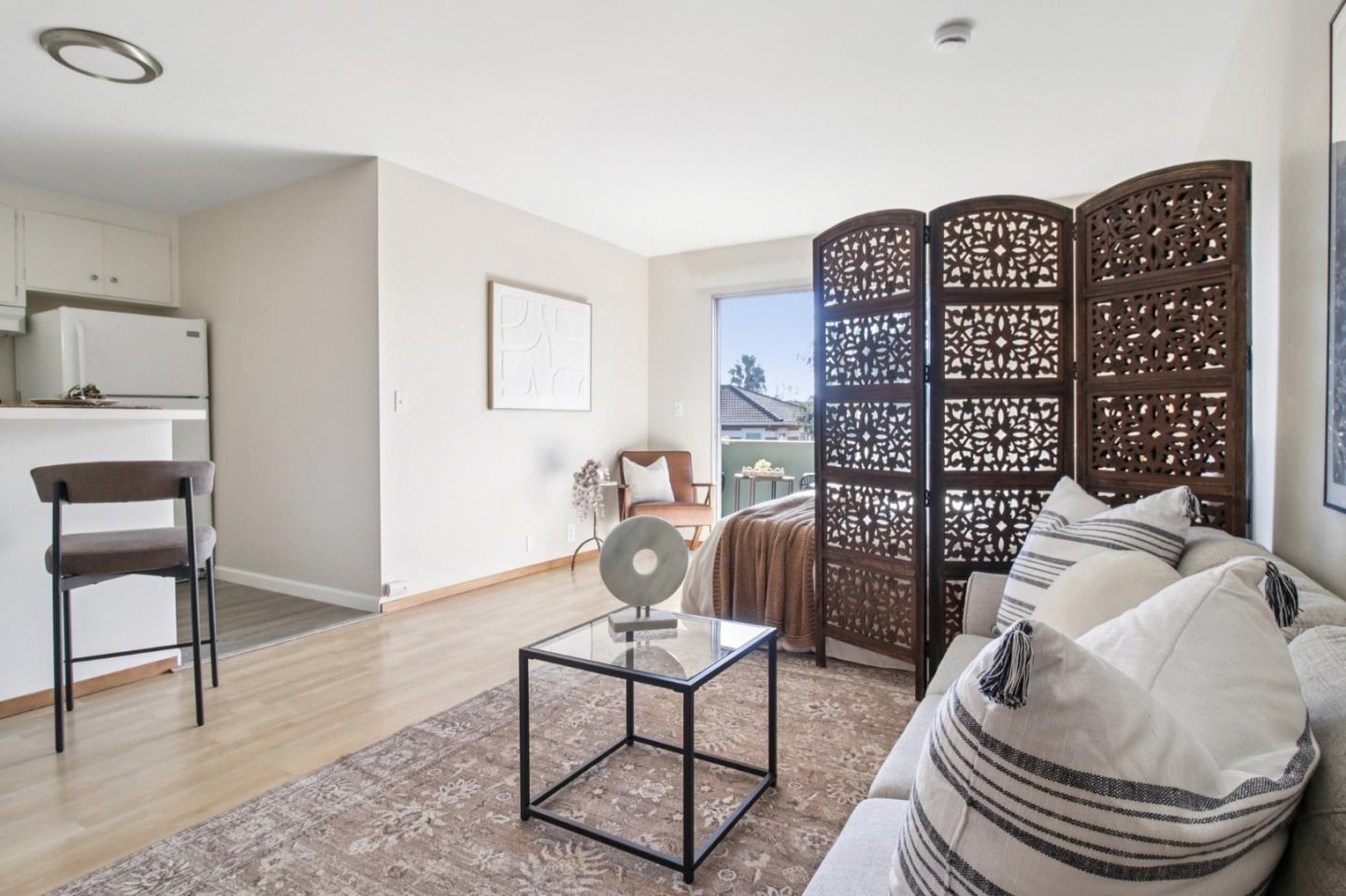 1458 Hudson Street 207