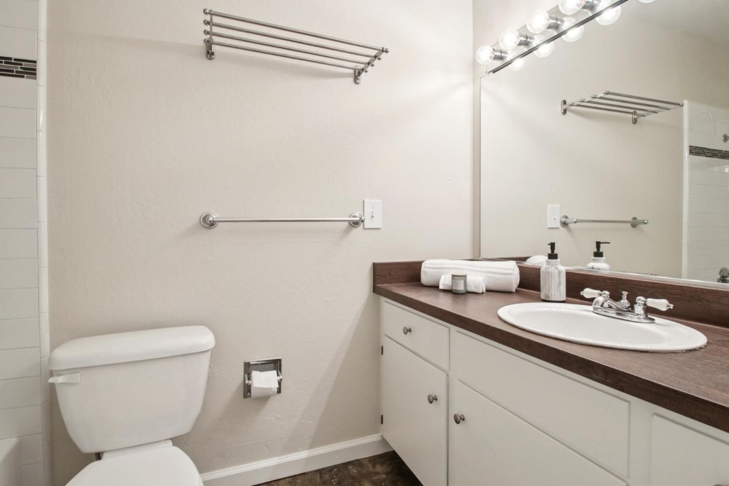 1458 Hudson Street 207