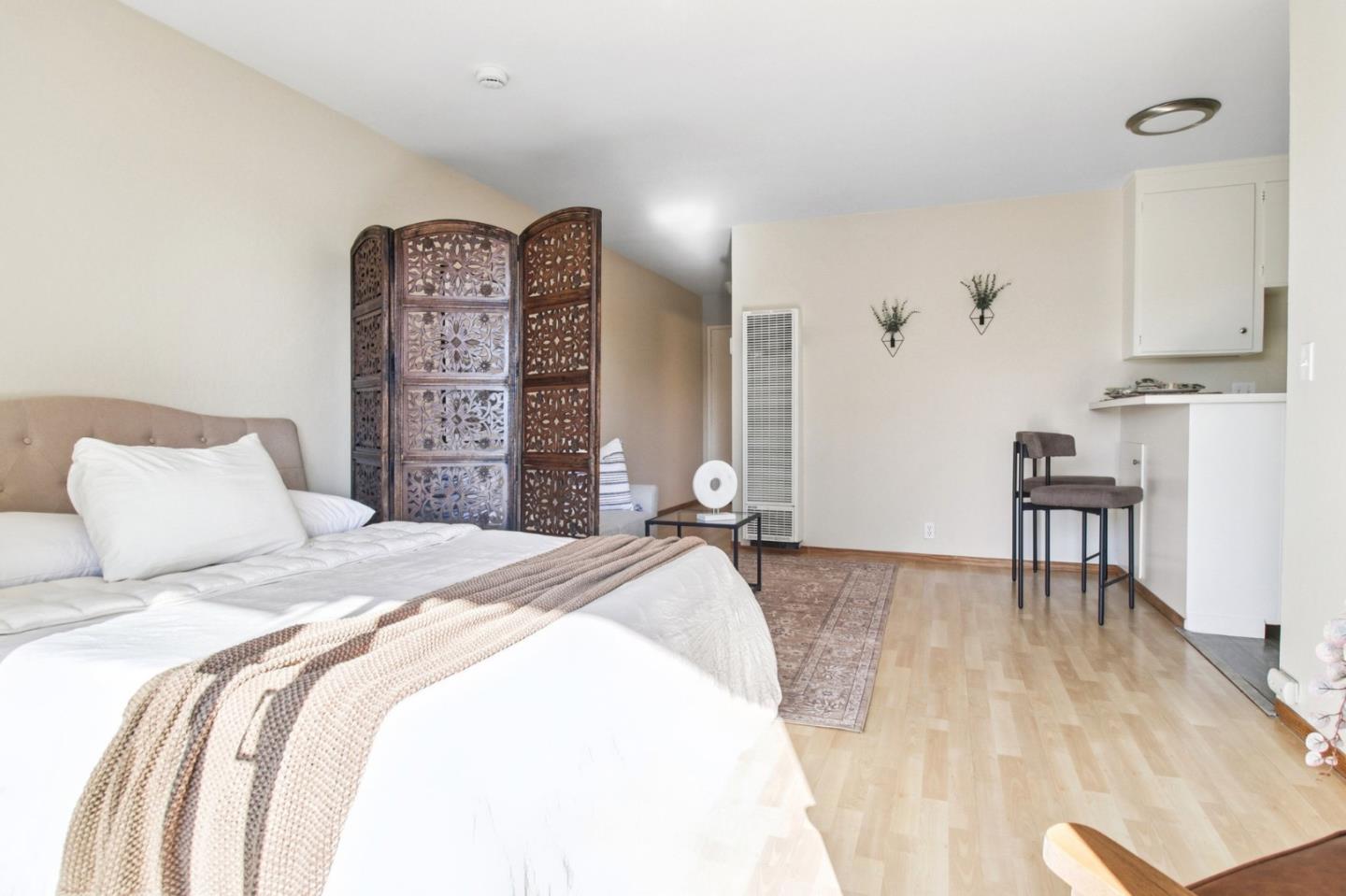 1458 Hudson Street 207