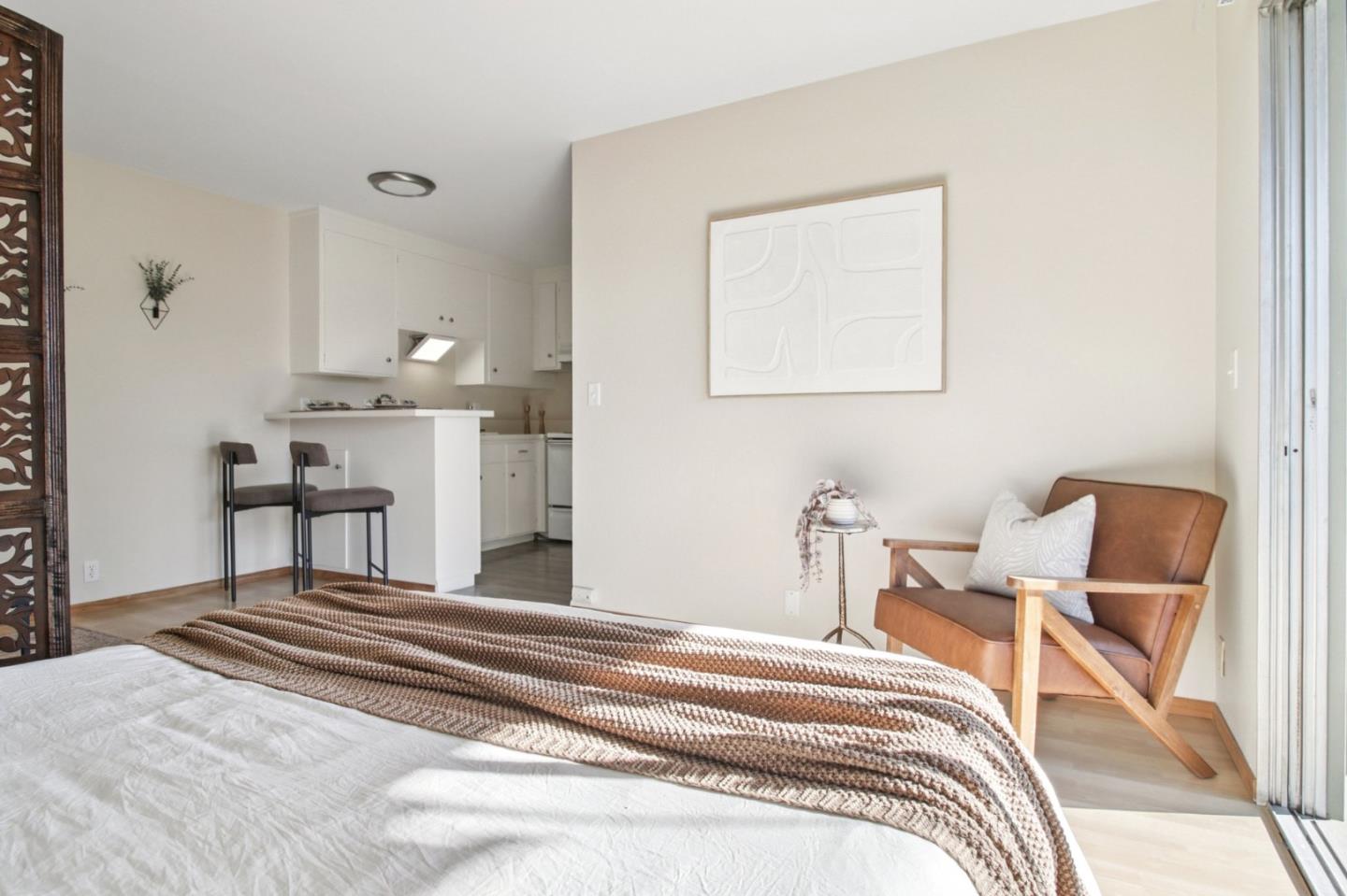 1458 Hudson Street 207