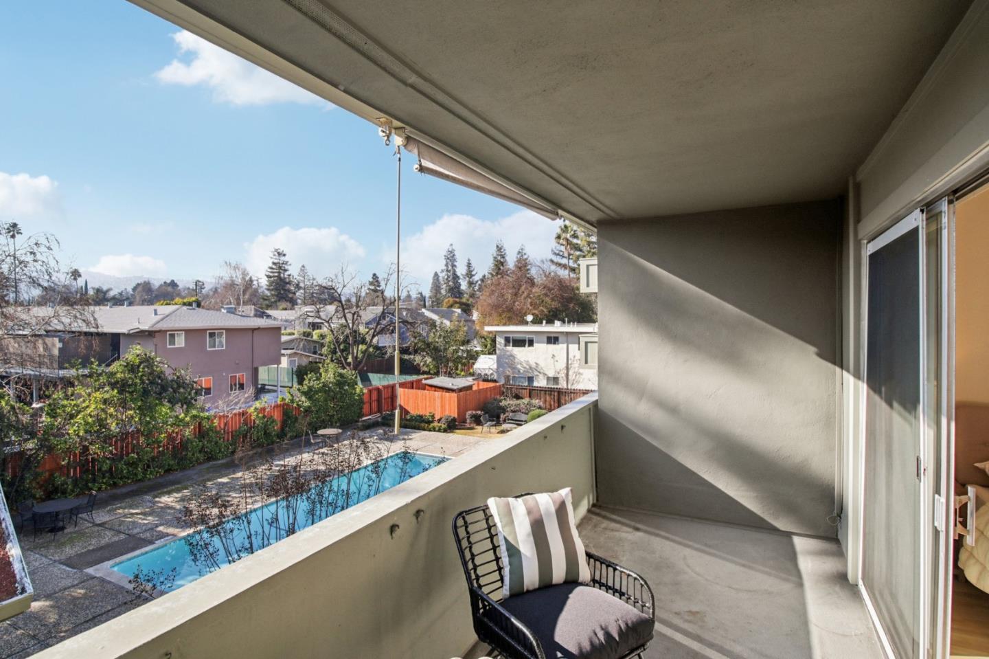 1458 Hudson Street 207