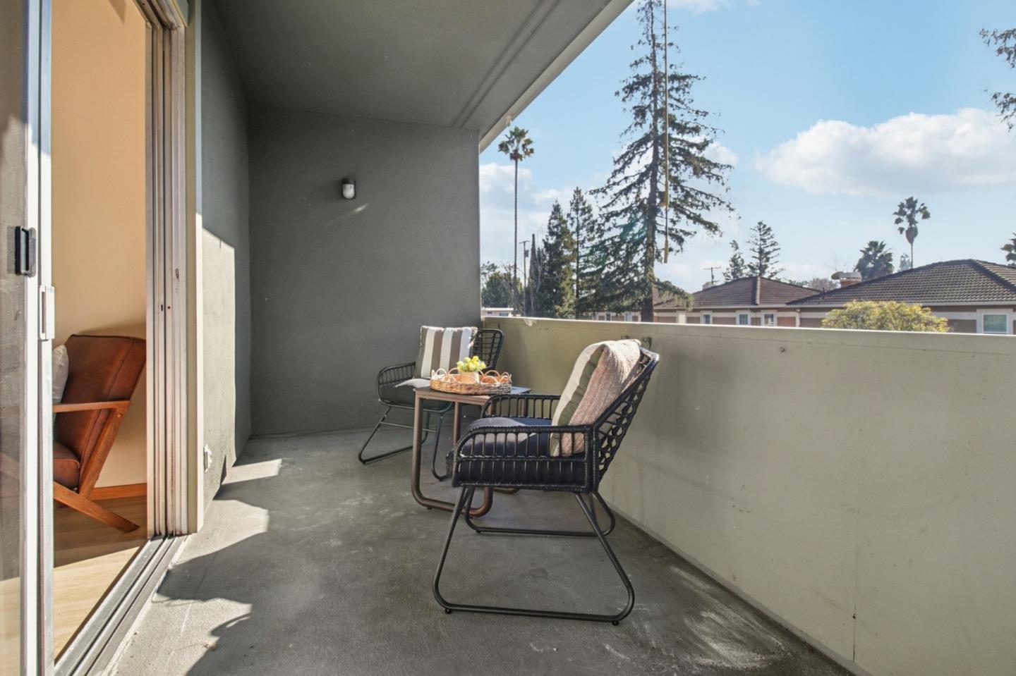 1458 Hudson Street 207