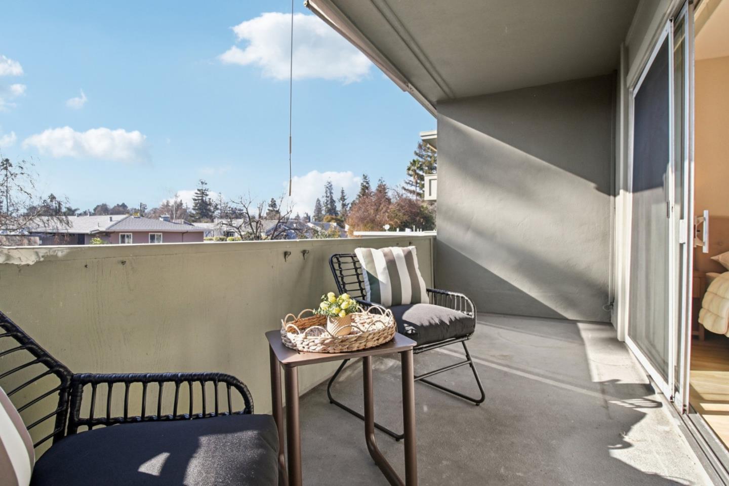 1458 Hudson Street 207