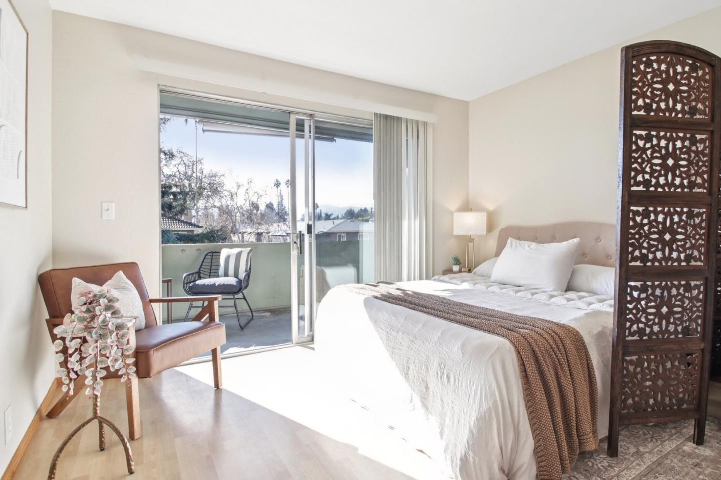 1458 Hudson Street 207