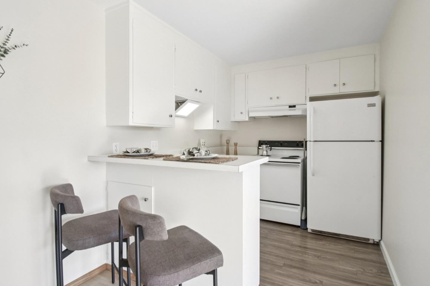 1458 Hudson Street 207