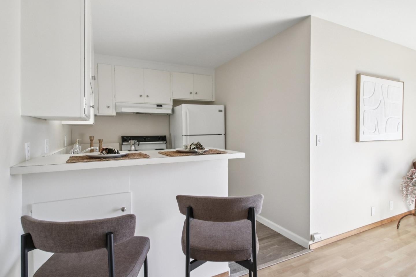 1458 Hudson Street 207