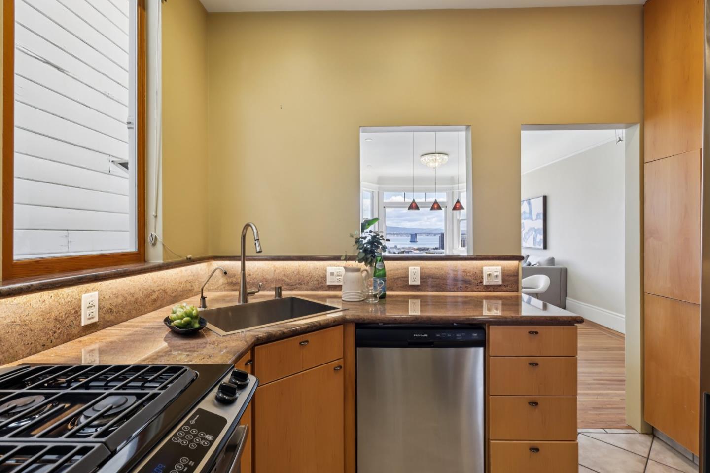 1632 Taylor Street 5