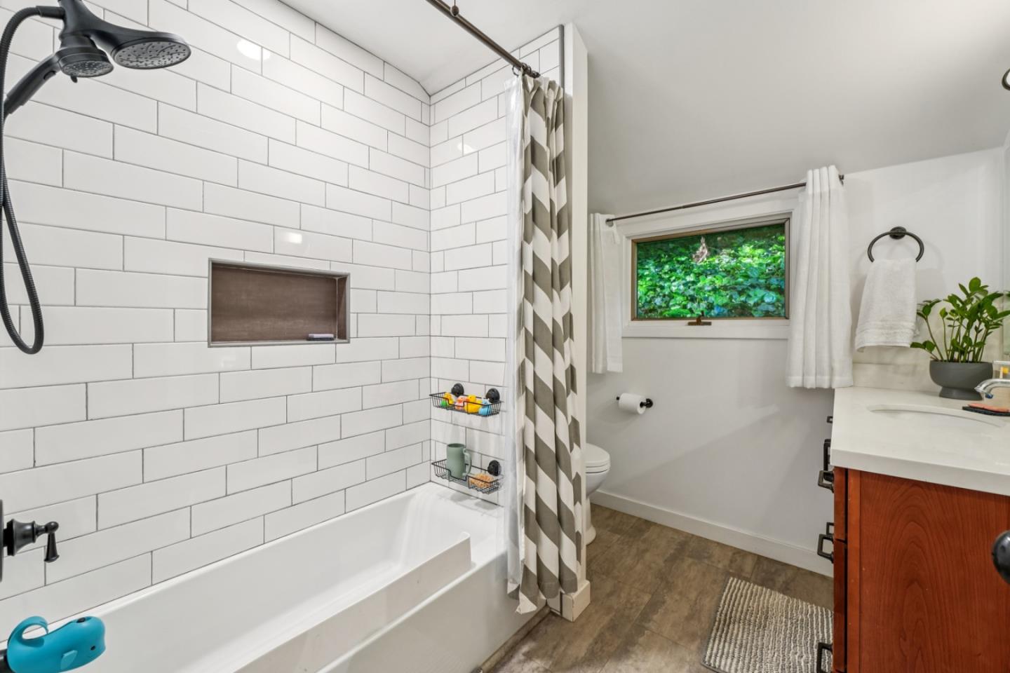 252 Blakewood WAY