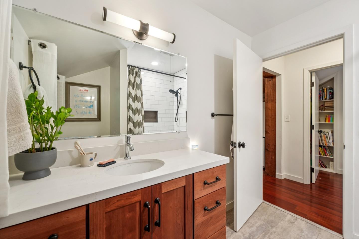 252 Blakewood WAY