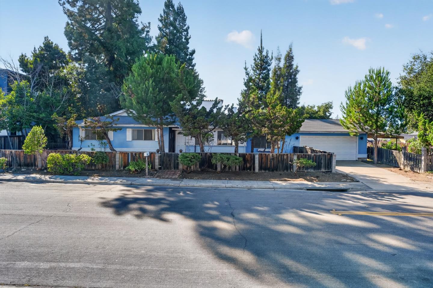 2100 Camino De Los Robles