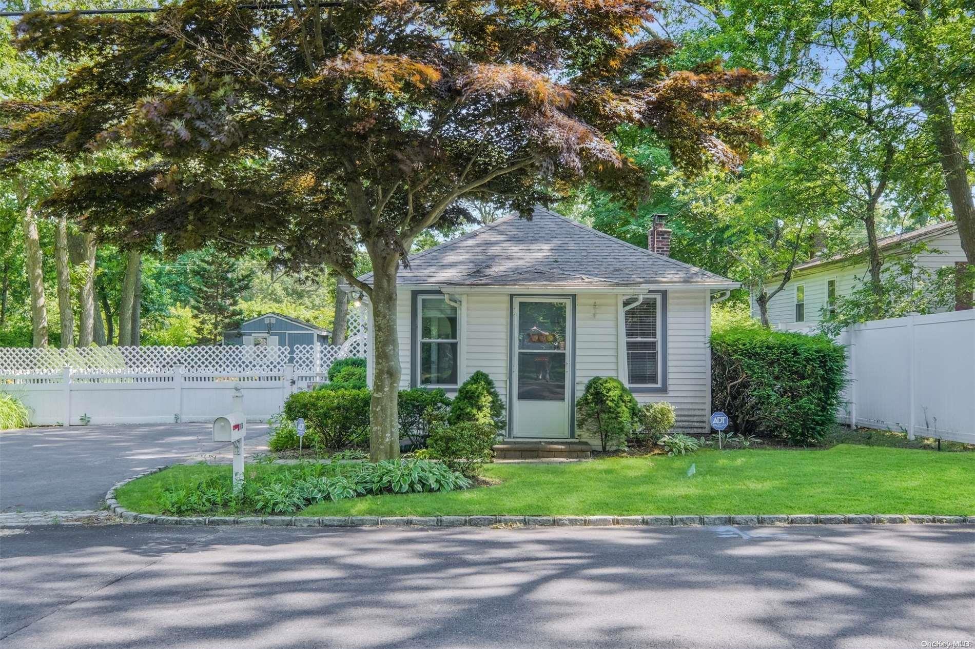 126 Mastic Boulevard