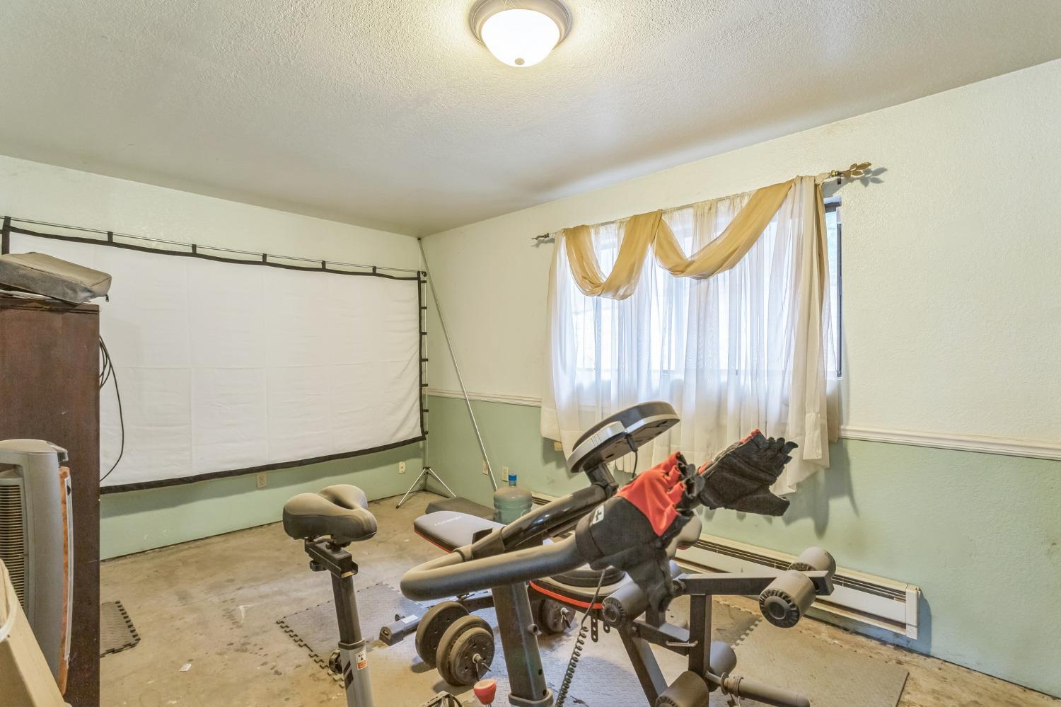 4227 Siskiyou Ave