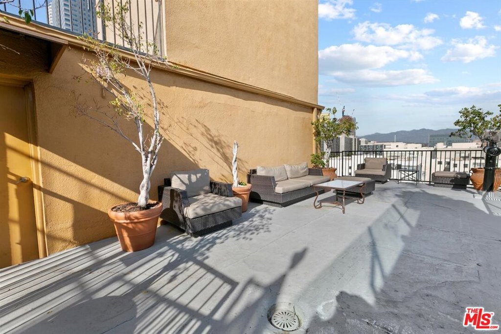 312 W 5Th Street 518