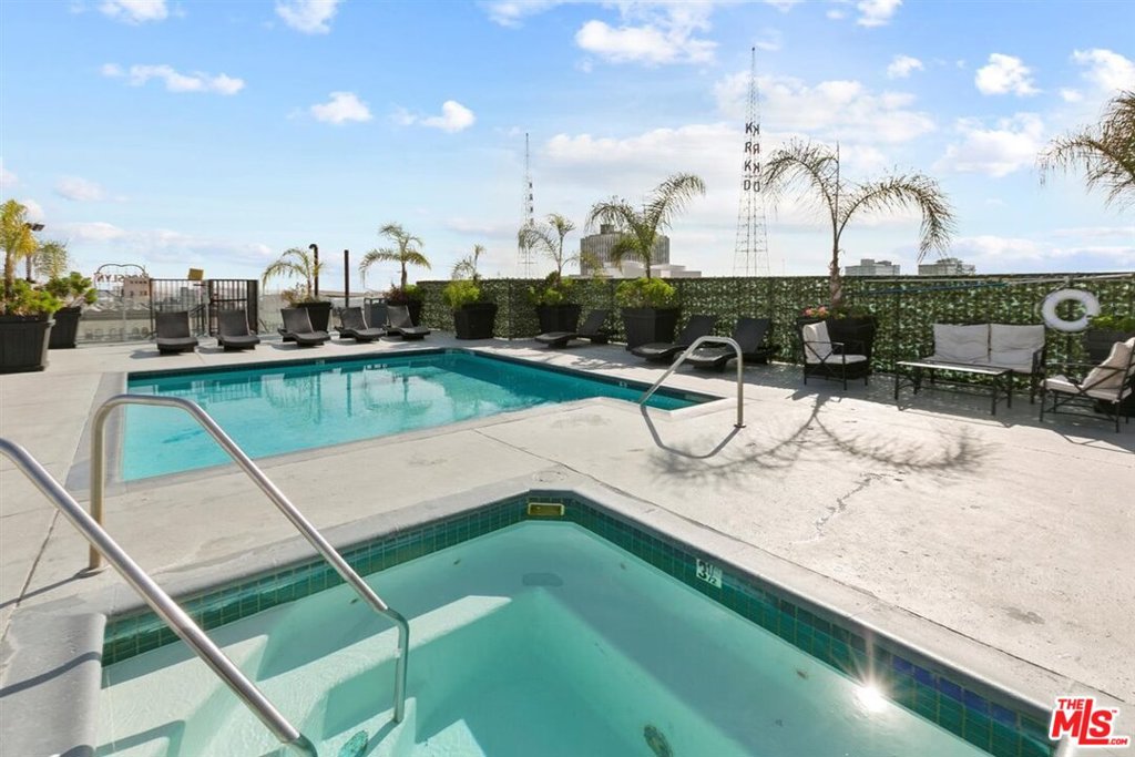 312 W 5Th Street 518