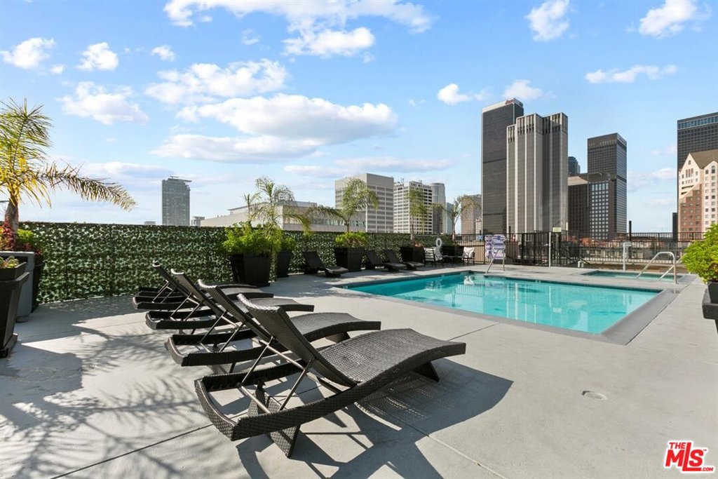 312 W 5Th Street 518