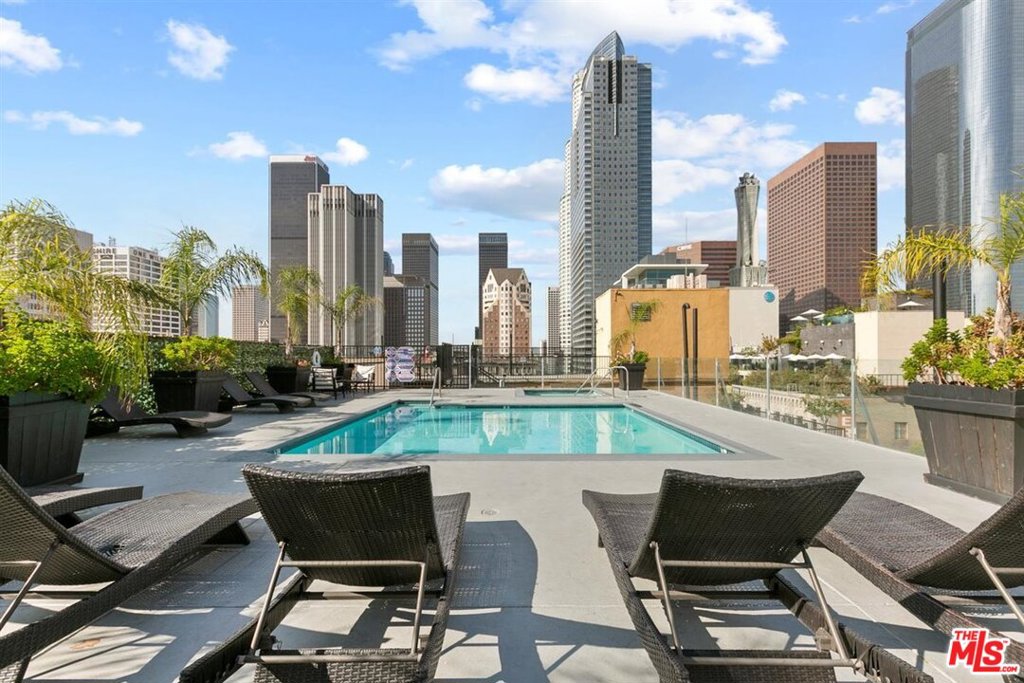 312 W 5Th Street 518