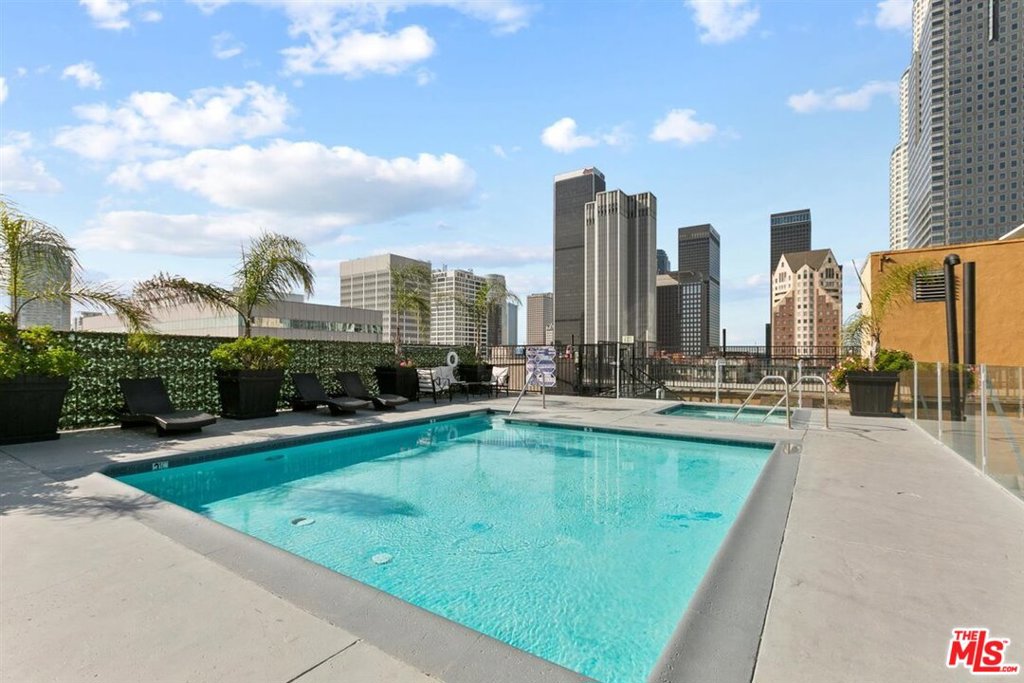312 W 5Th Street 518