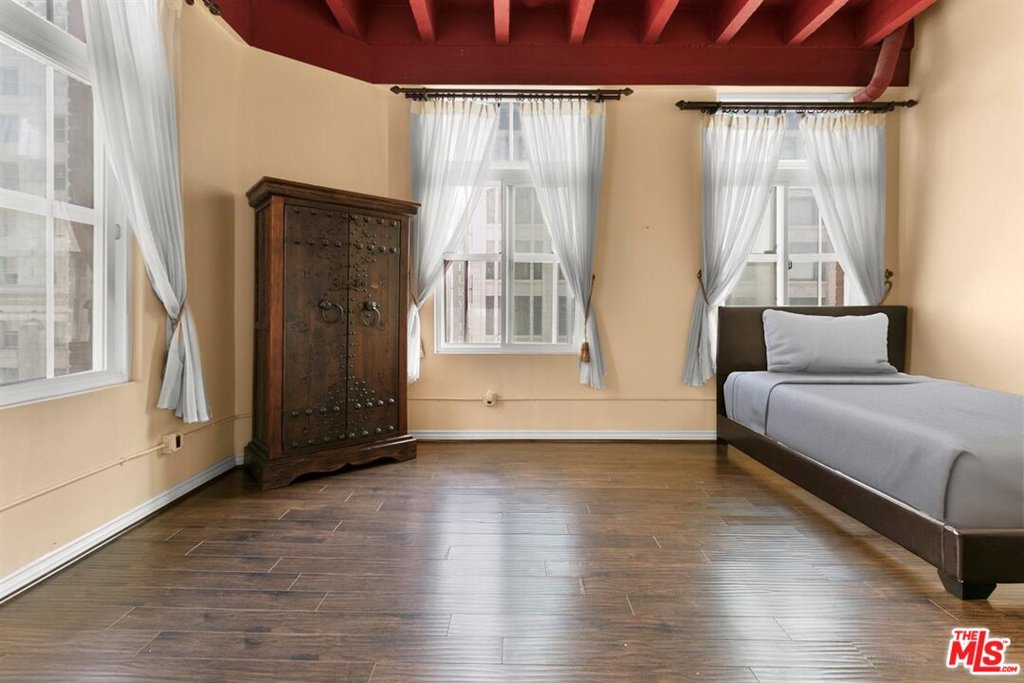 312 W 5Th Street 518