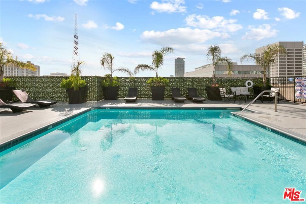 312 W 5Th Street 518