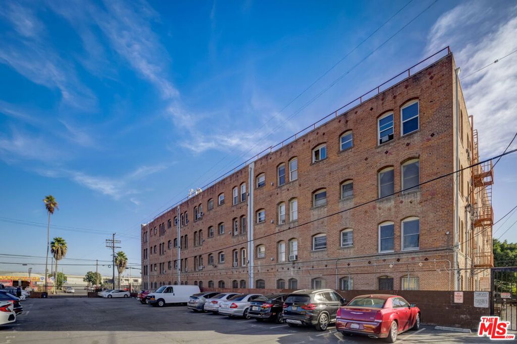 4125 S Figueroa Street 220