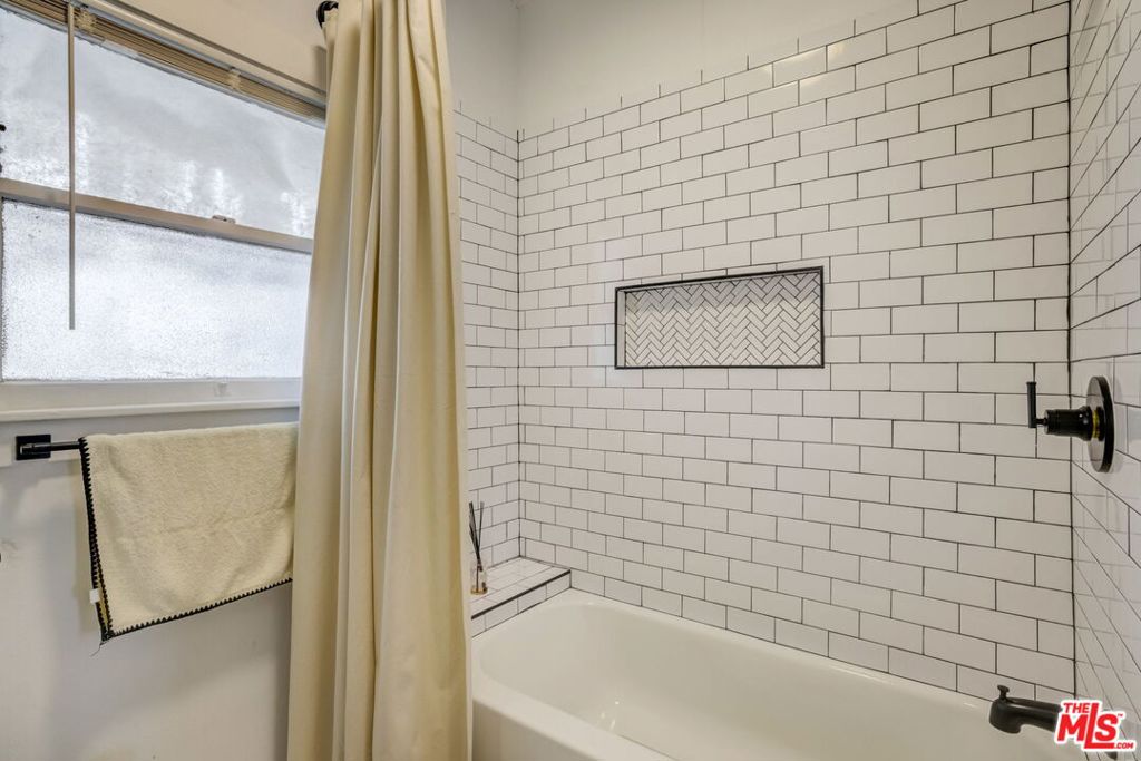 4125 S Figueroa Street 220
