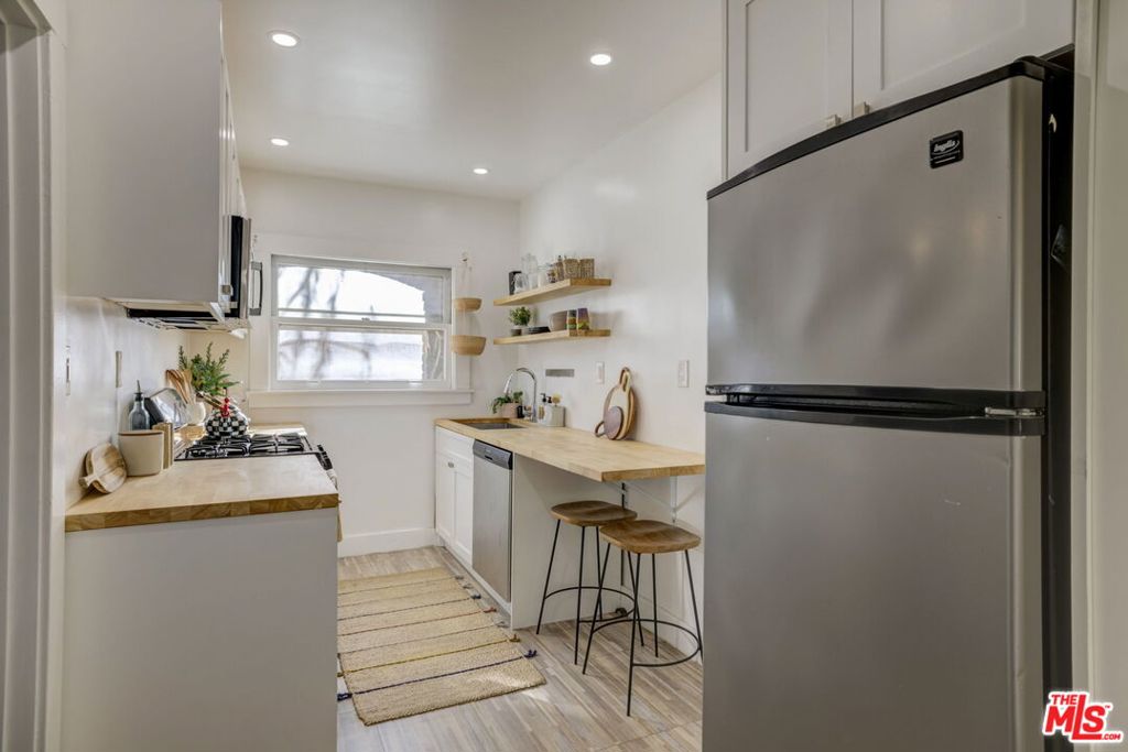 4125 S Figueroa Street 220