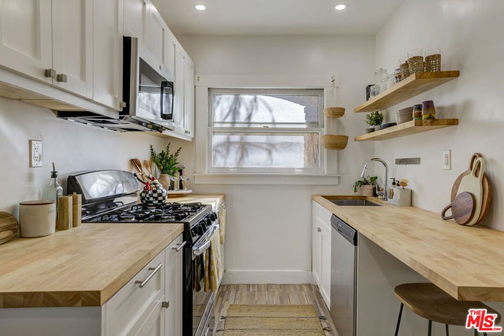 4125 S Figueroa Street 220
