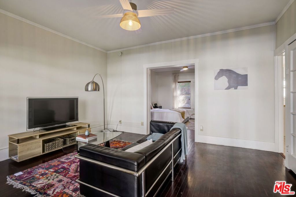 4125 S Figueroa Street 220