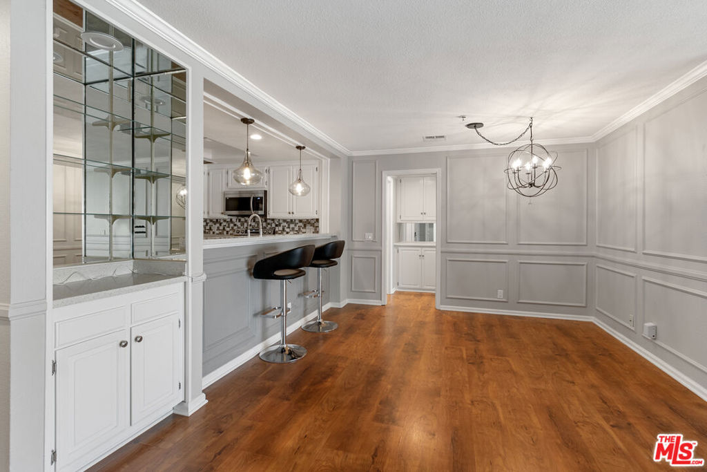 880 W 1st Street 412