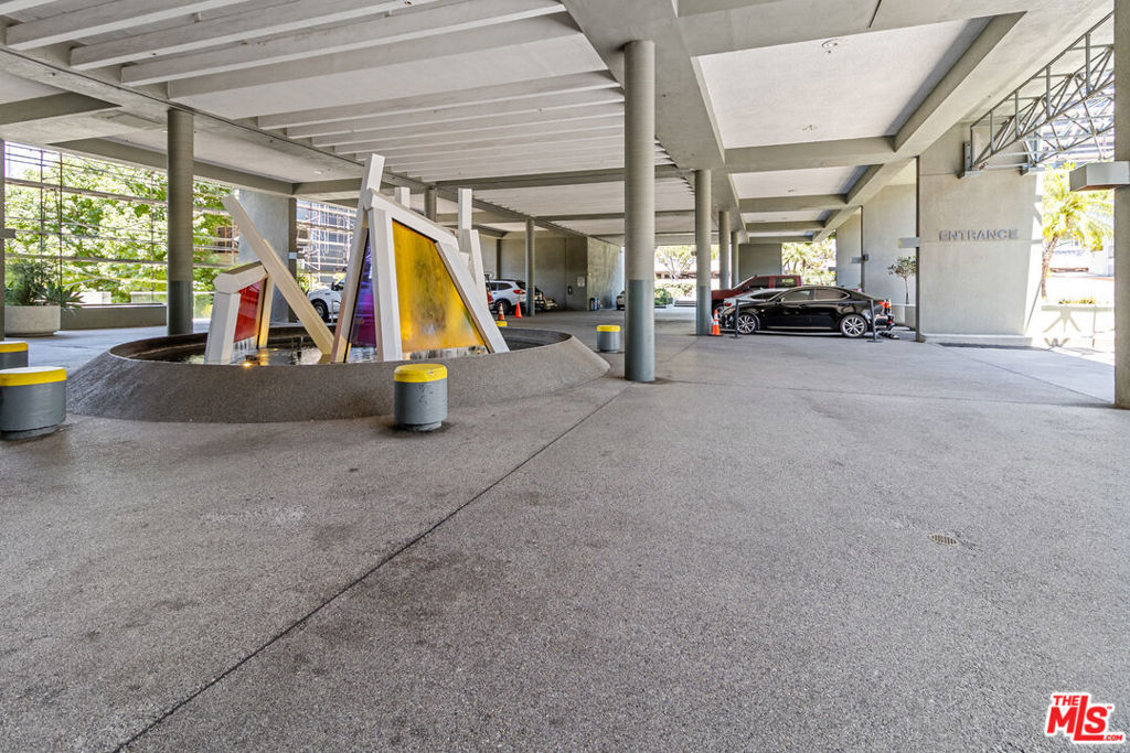 880 W 1st Street 412