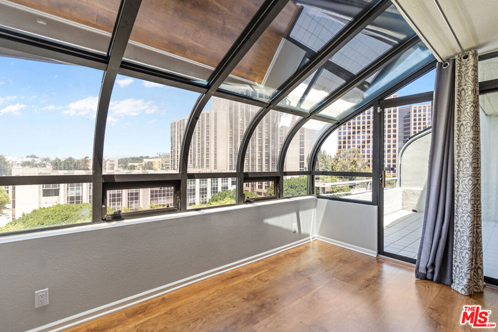 880 W 1st Street 412
