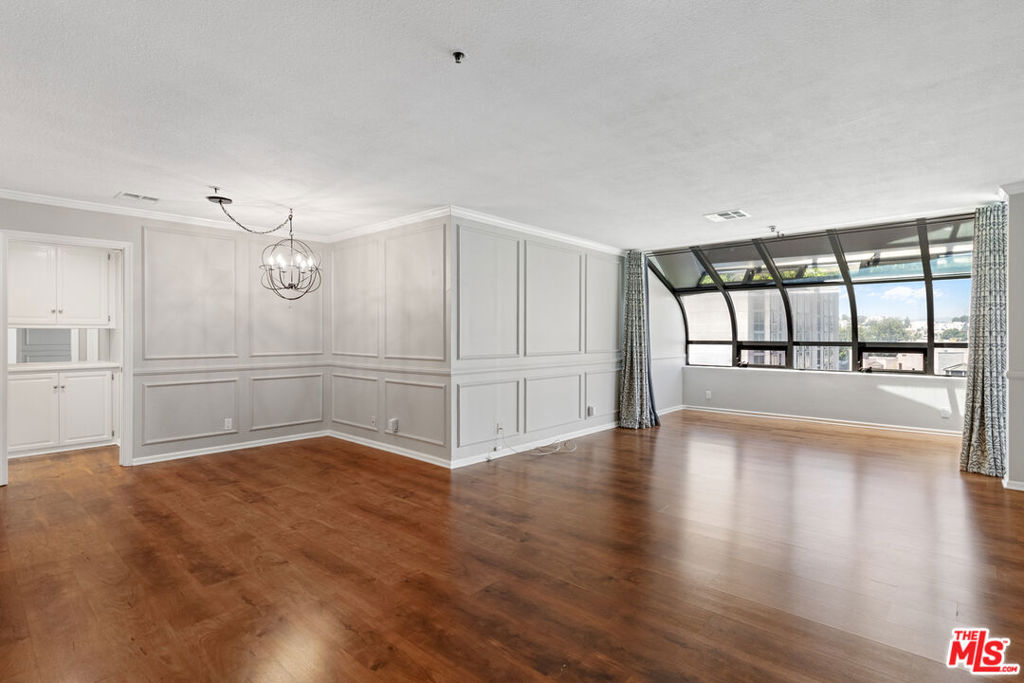 880 W 1st Street 412