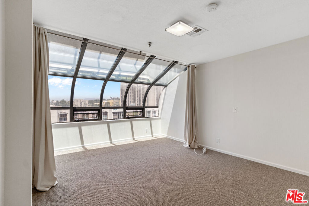 880 W 1st Street 412