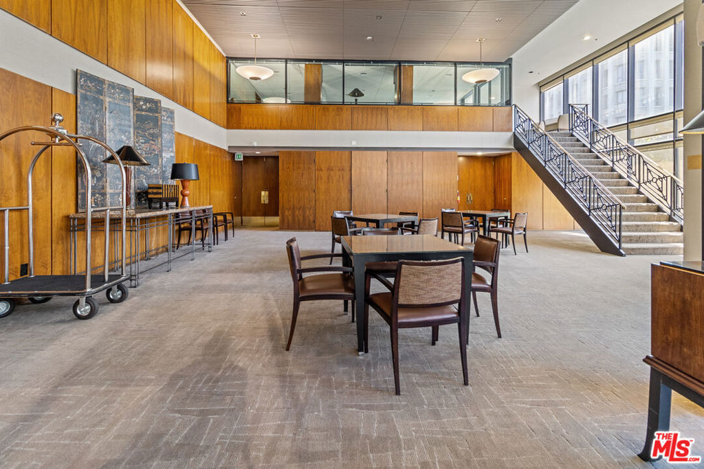 880 W 1st Street 412