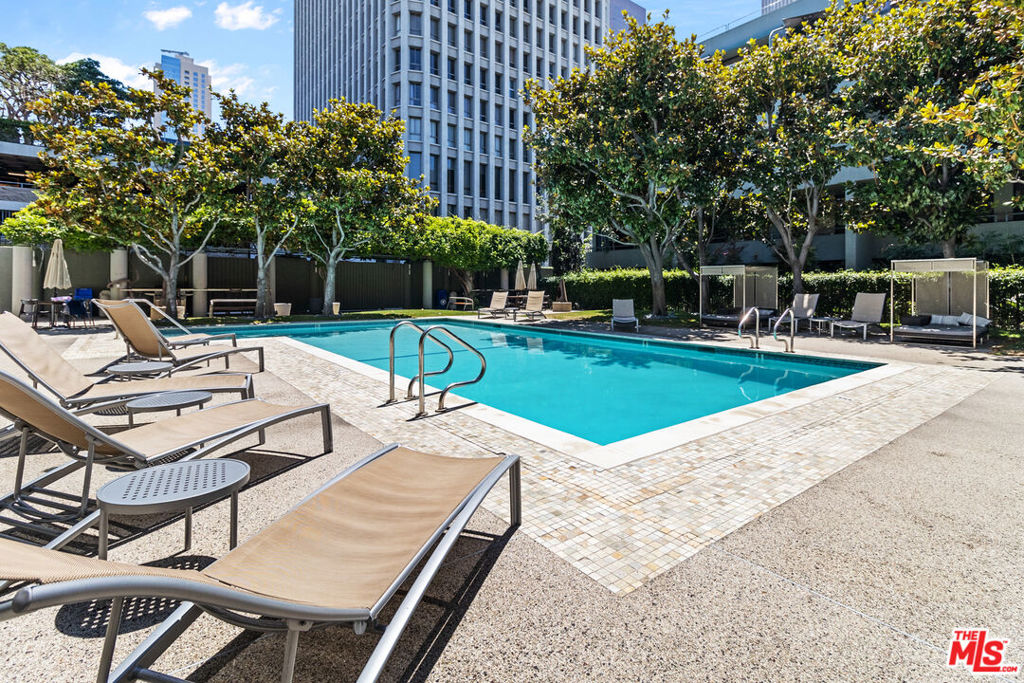 880 W 1st Street 412