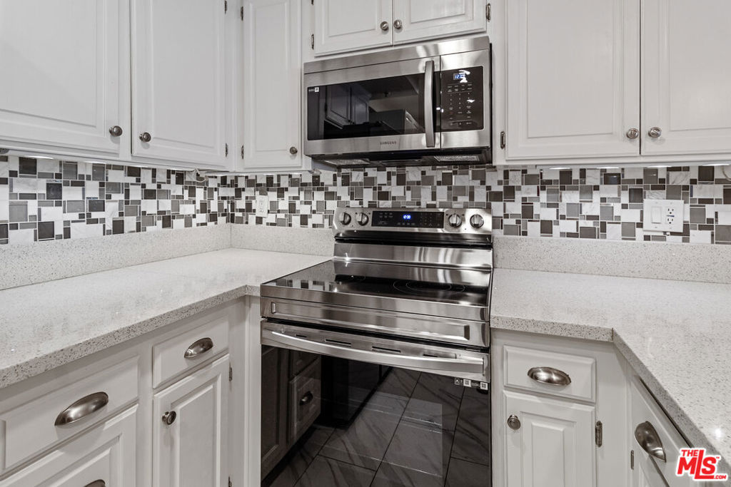 880 W 1st Street 412