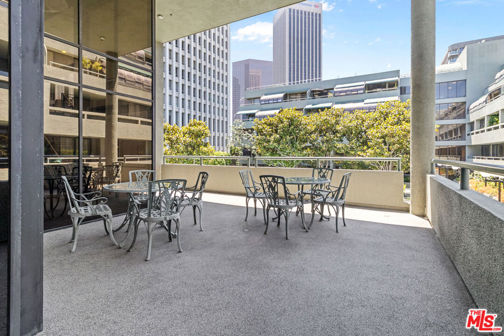 880 W 1st Street 412