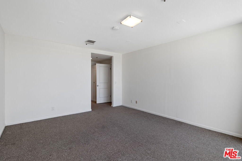 880 W 1st Street 412