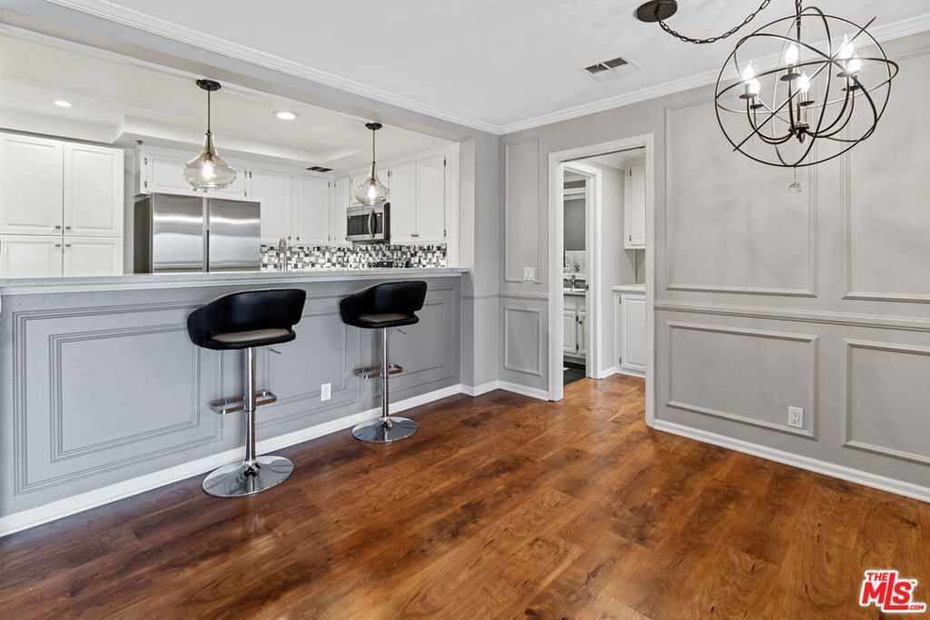 880 W 1st Street 412