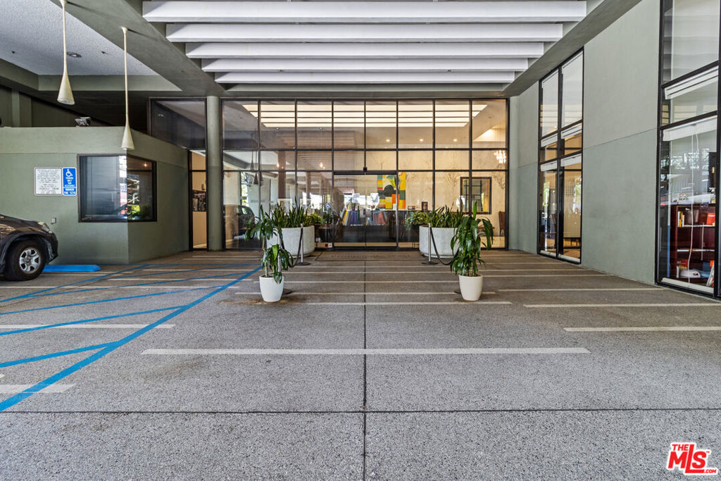880 W 1st Street 412