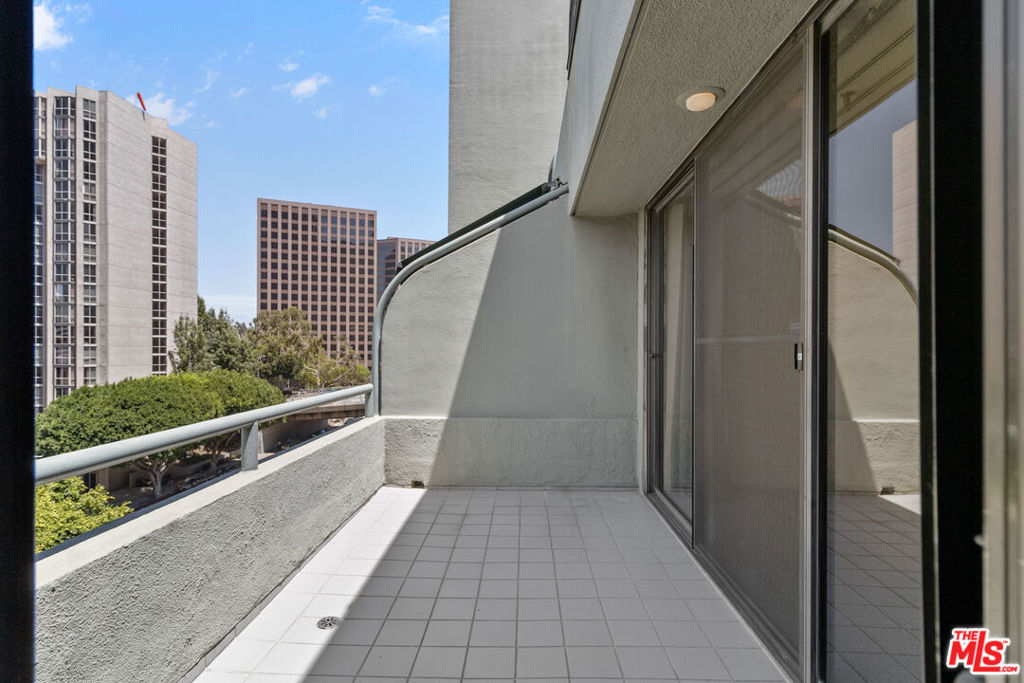 880 W 1st Street 412
