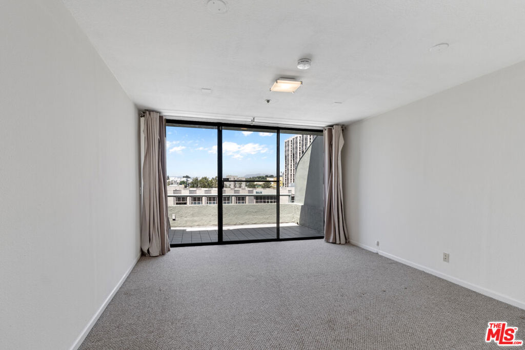 880 W 1st Street 412