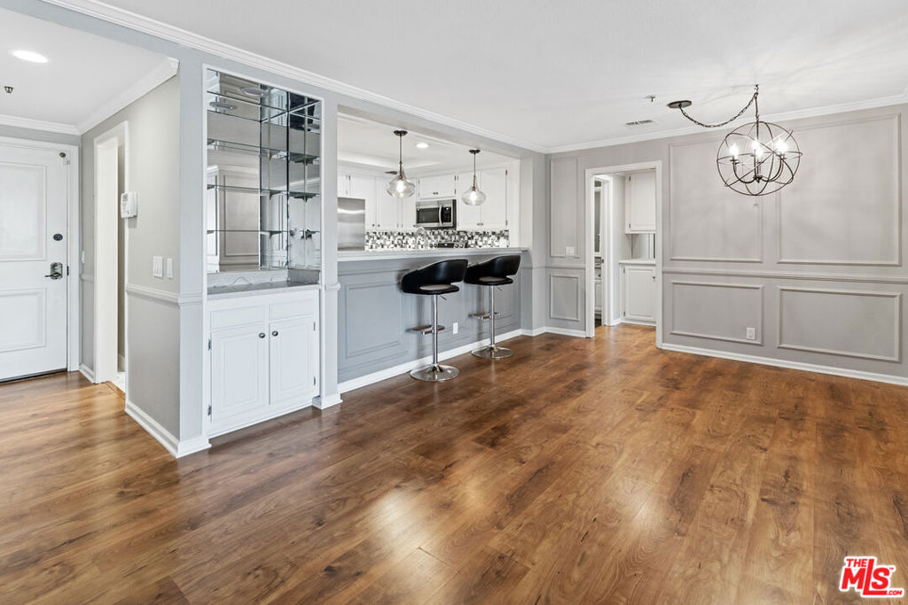880 W 1st Street 412