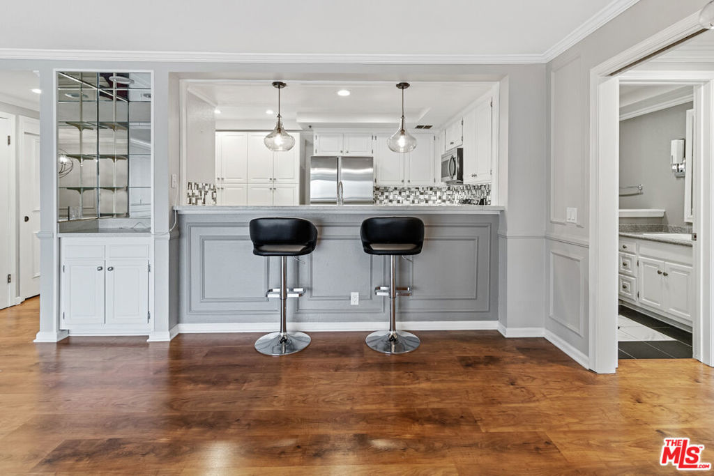 880 W 1st Street 412