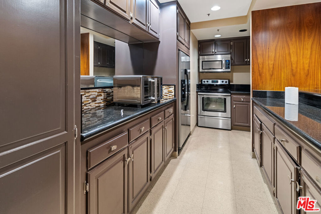 880 W 1st Street 412