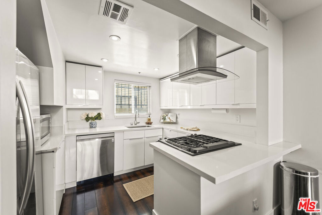 254 S Hobart Boulevard 2