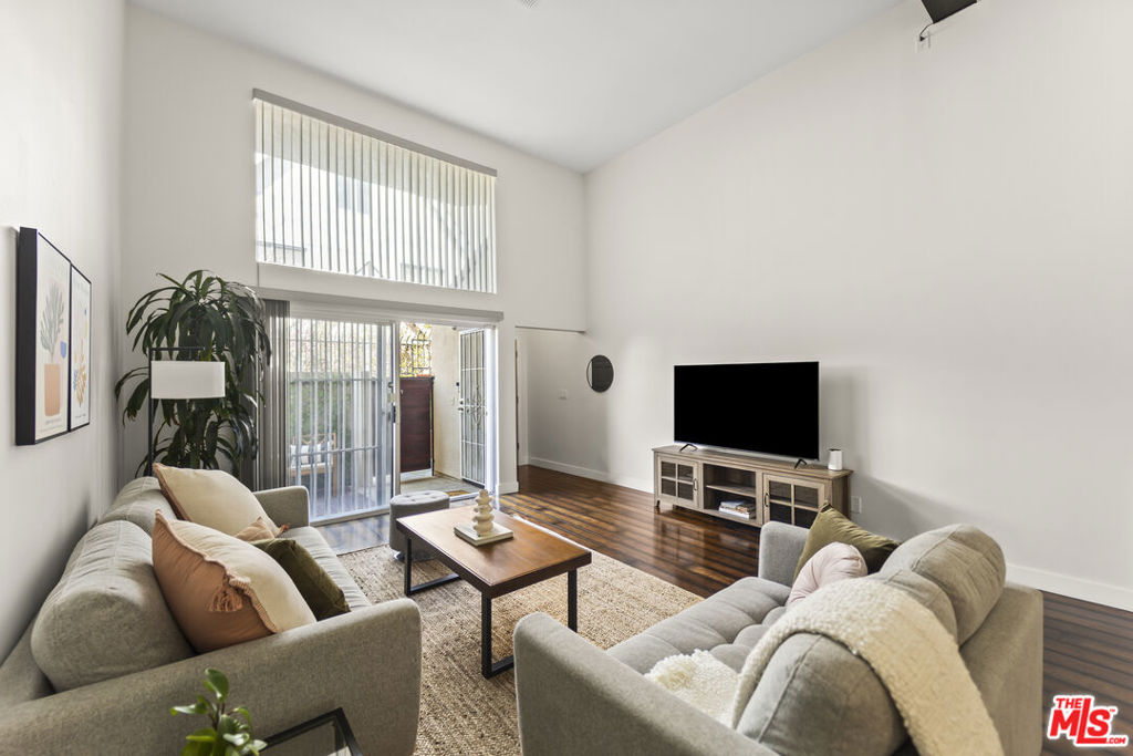 254 S Hobart Boulevard 2