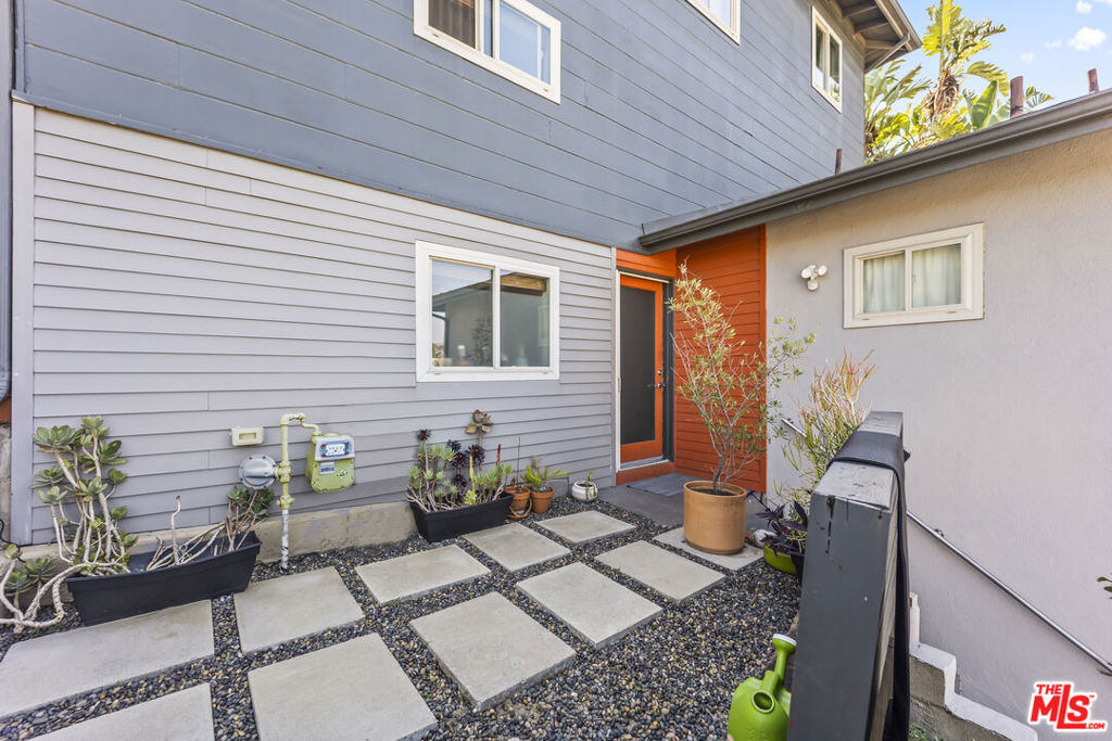 3838 Toland Way