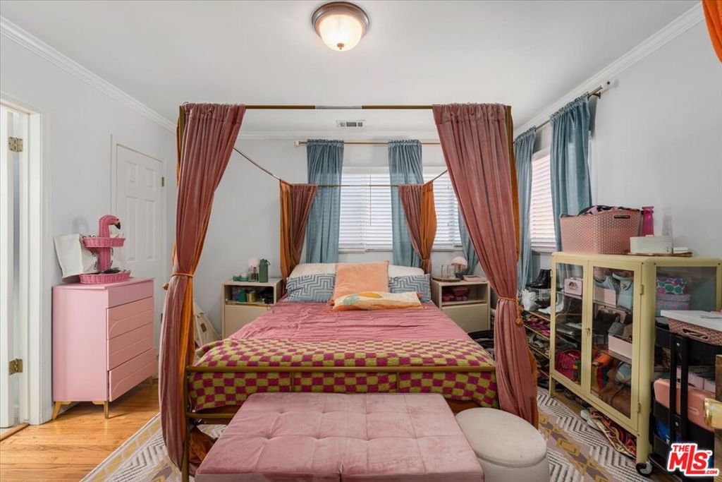 5159 Inglewood Boulevard